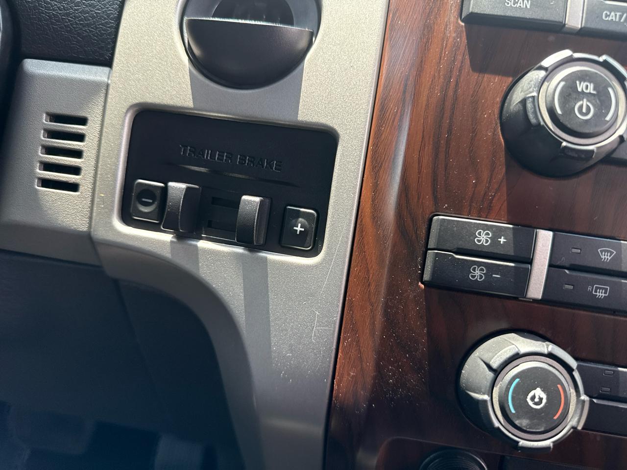 Ford F-150 2WD SuperCrew 145" Lariat 2012