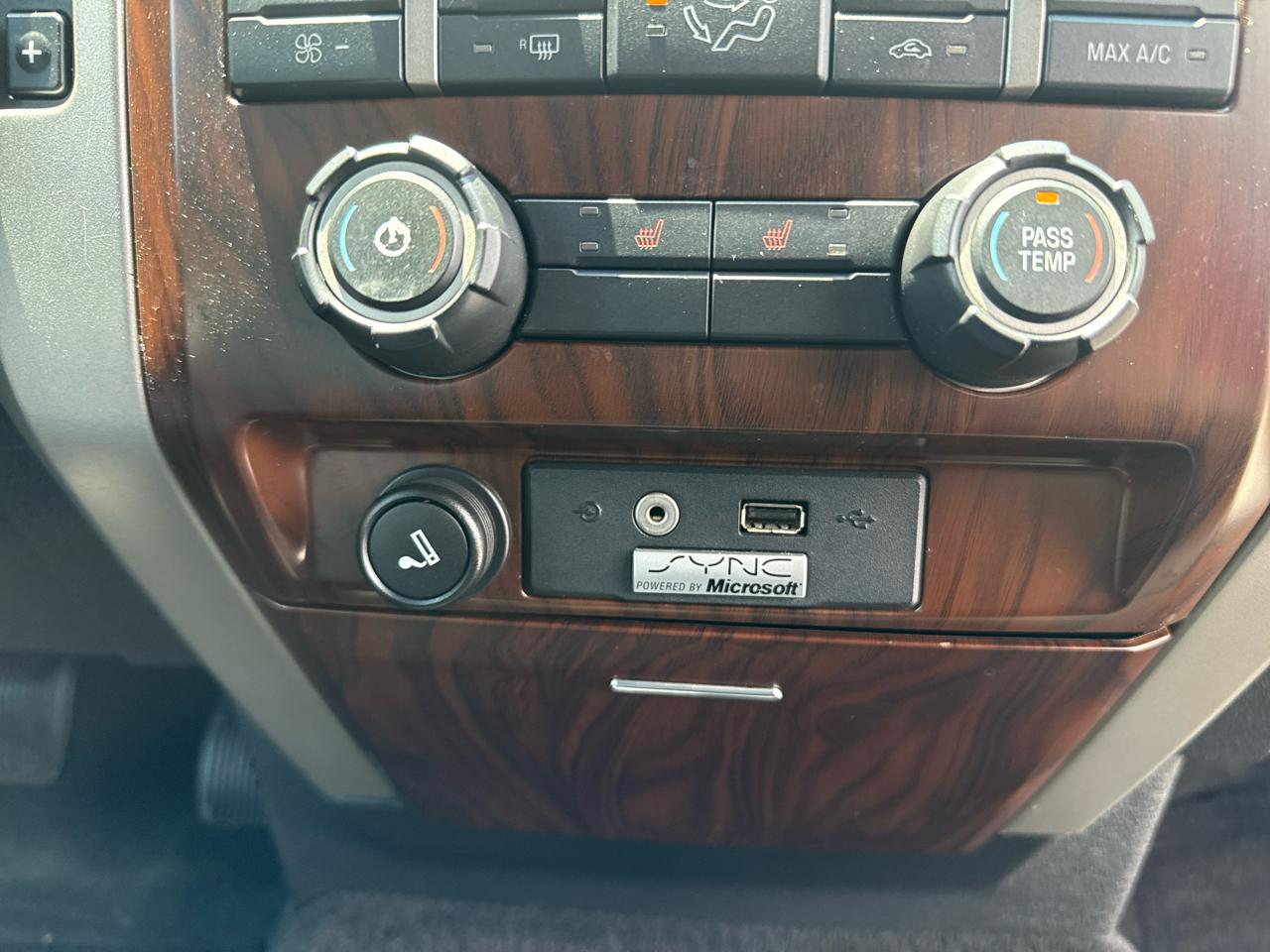 Ford F-150 2WD SuperCrew 145" Lariat 2012