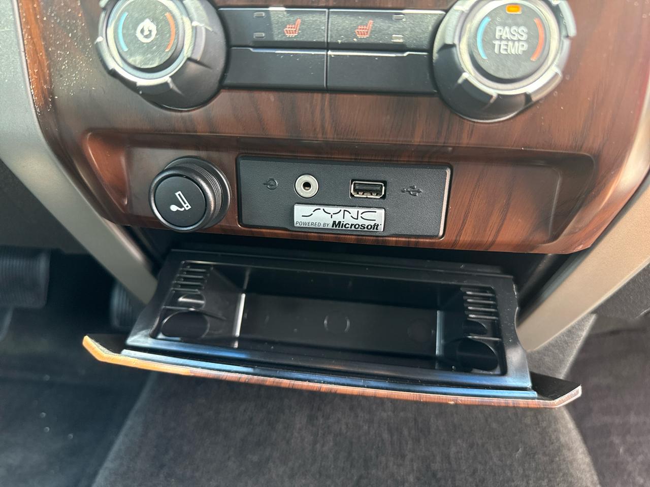 Ford F-150 2WD SuperCrew 145" Lariat 2012