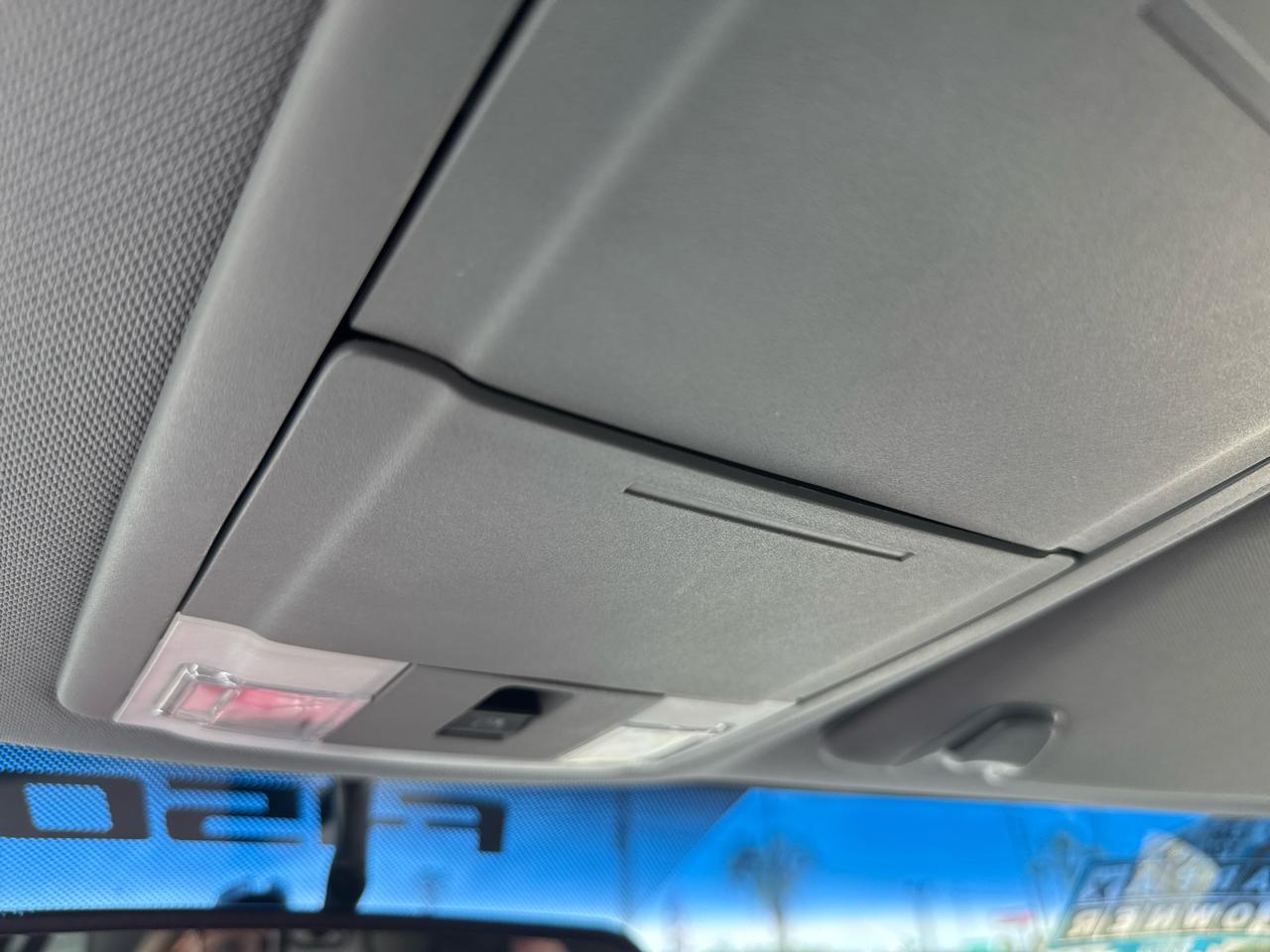 Ford F-150 2WD SuperCrew 145" Lariat 2012