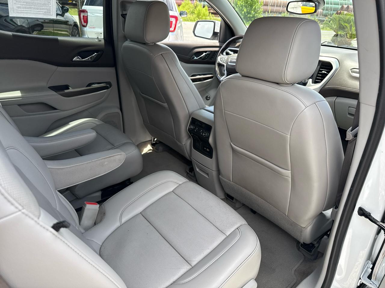 GMC Acadia FWD 4dr SLT 2023
