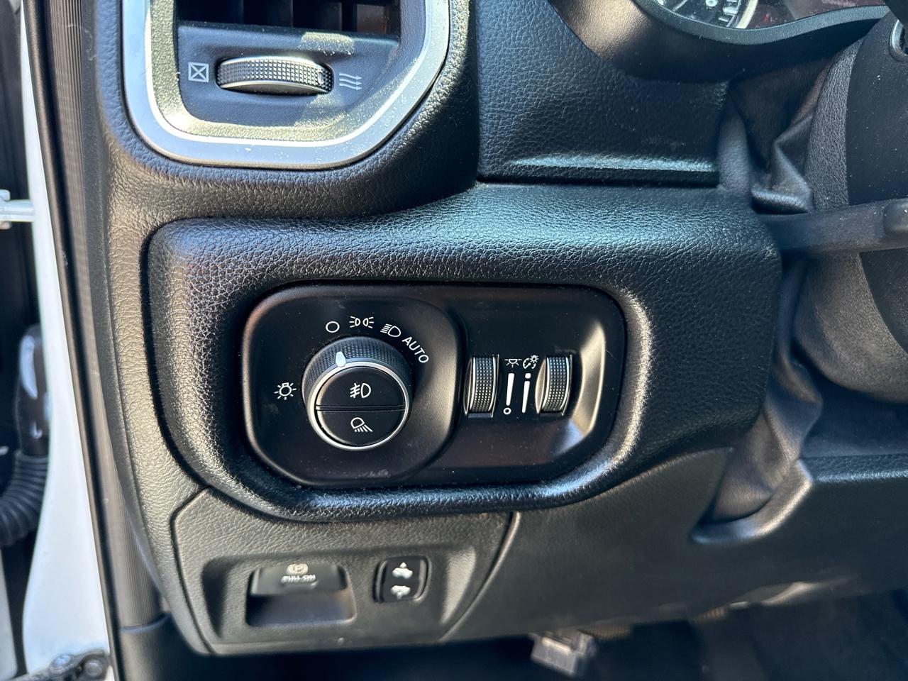 RAM 1500 Big Horn/Lone Star 4x4 Crew Cab 5'7" Box 2019