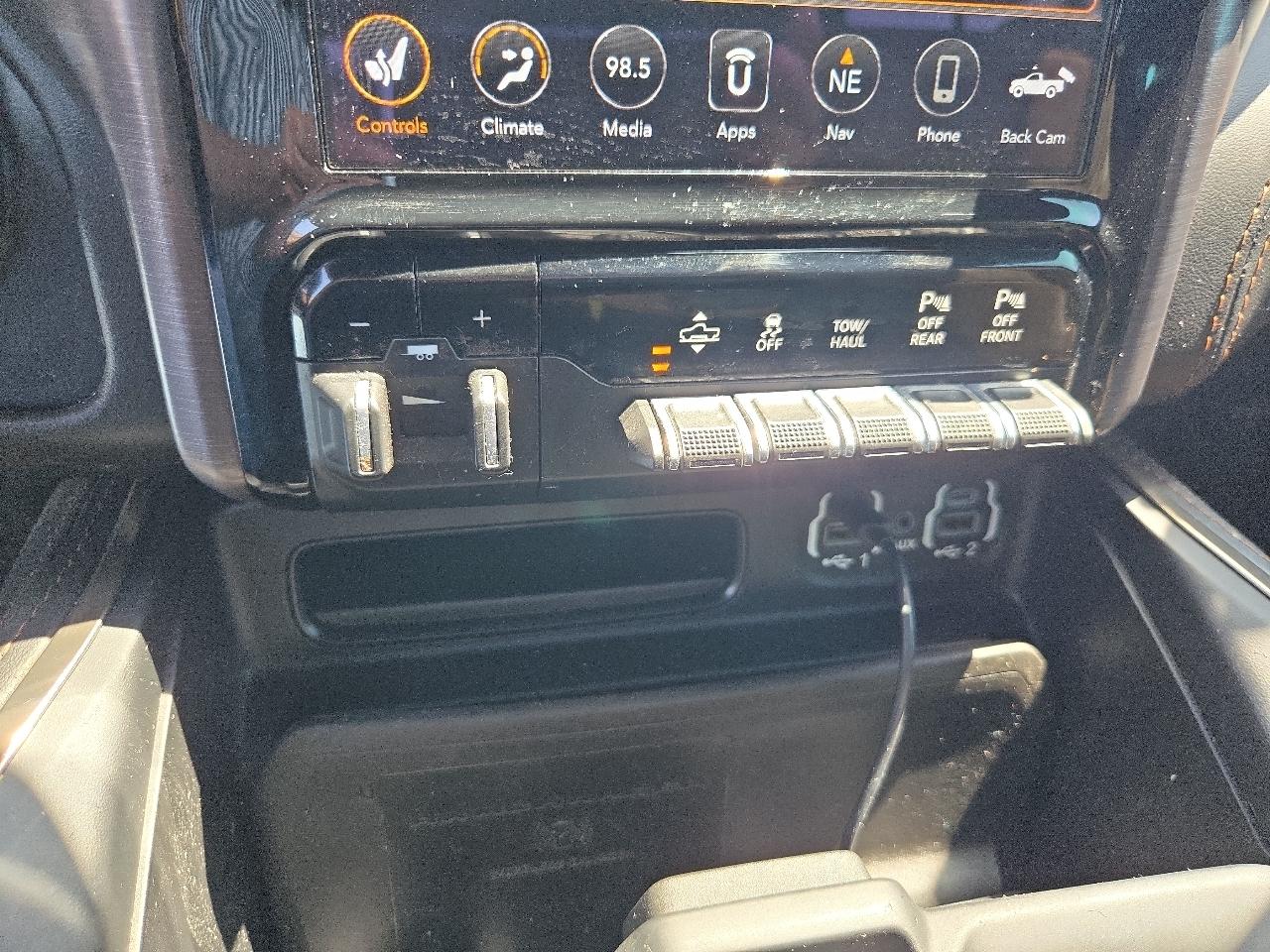 RAM 1500 Longhorn 4x4 Crew Cab 5'7" Box 2020