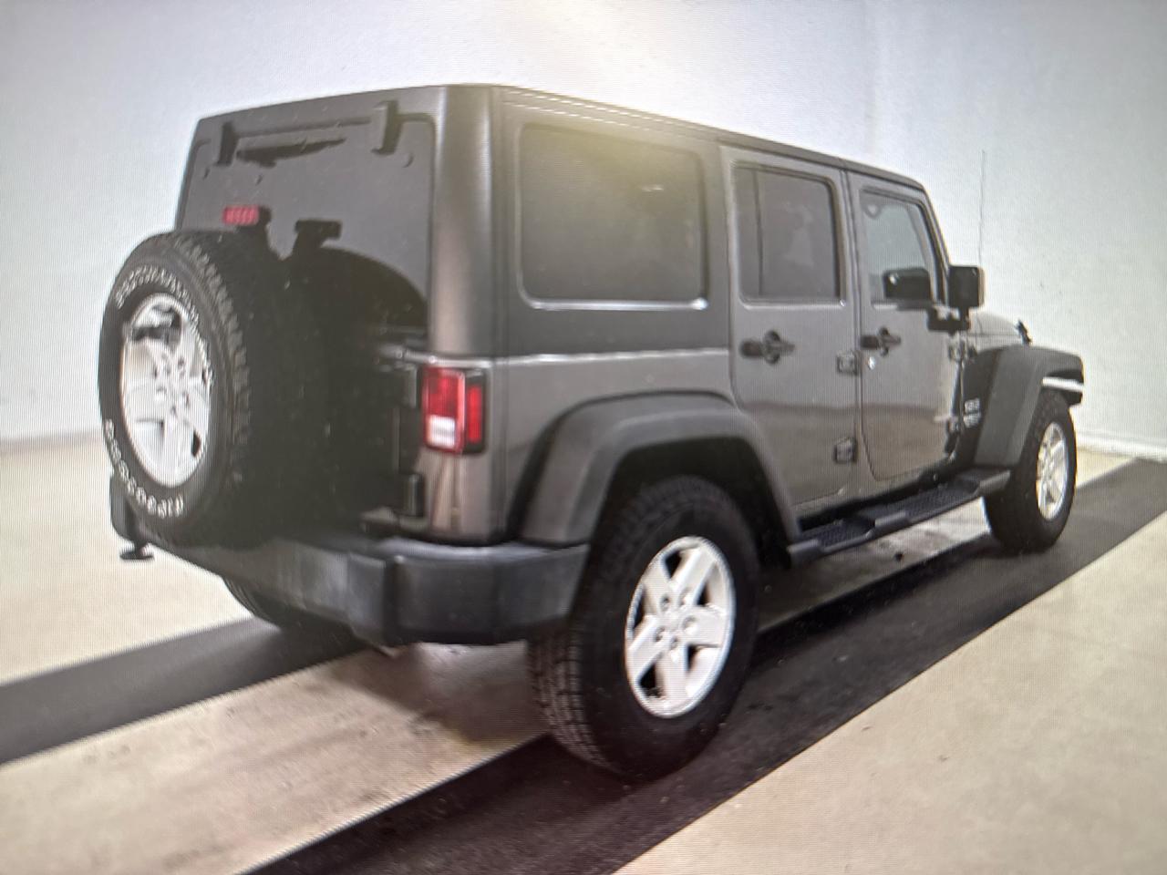 Jeep Wrangler Unlimited 4WD 4dr Sport 2016
