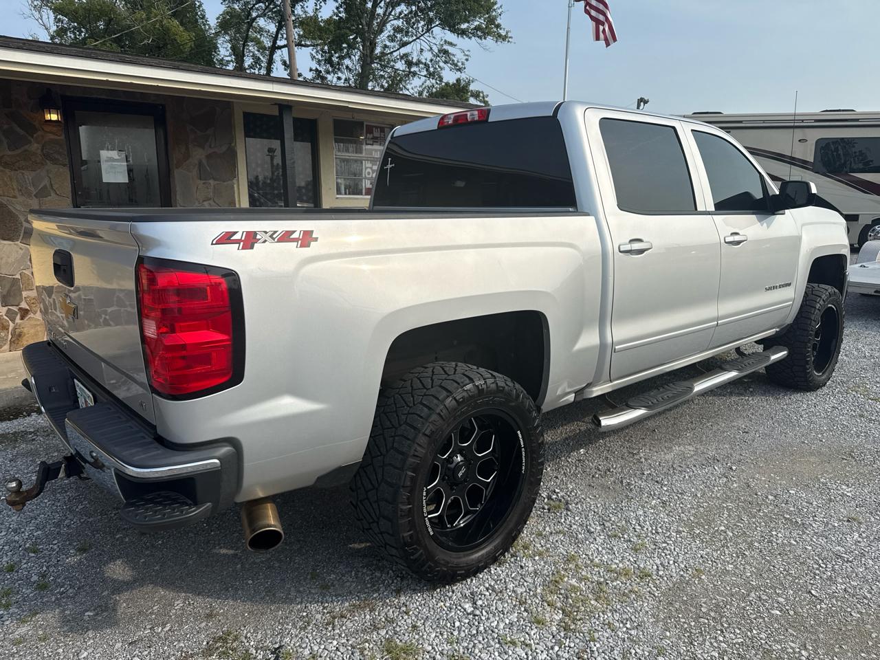 Chevrolet Silverado 1500 4WD Crew Cab 143.5" LT w/1LT 2018