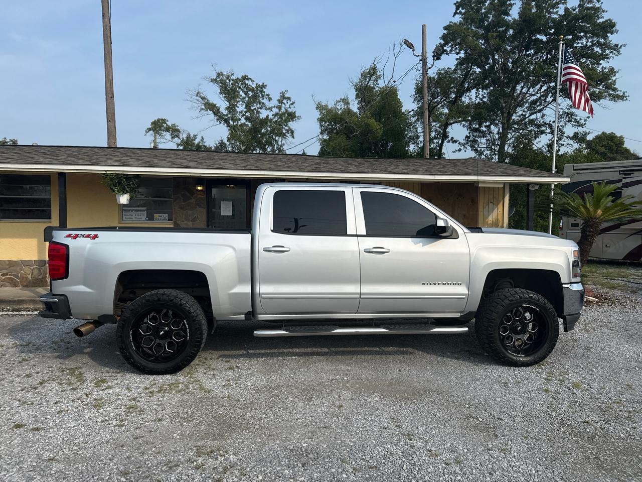 Chevrolet Silverado 1500 4WD Crew Cab 143.5" LT w/1LT 2018
