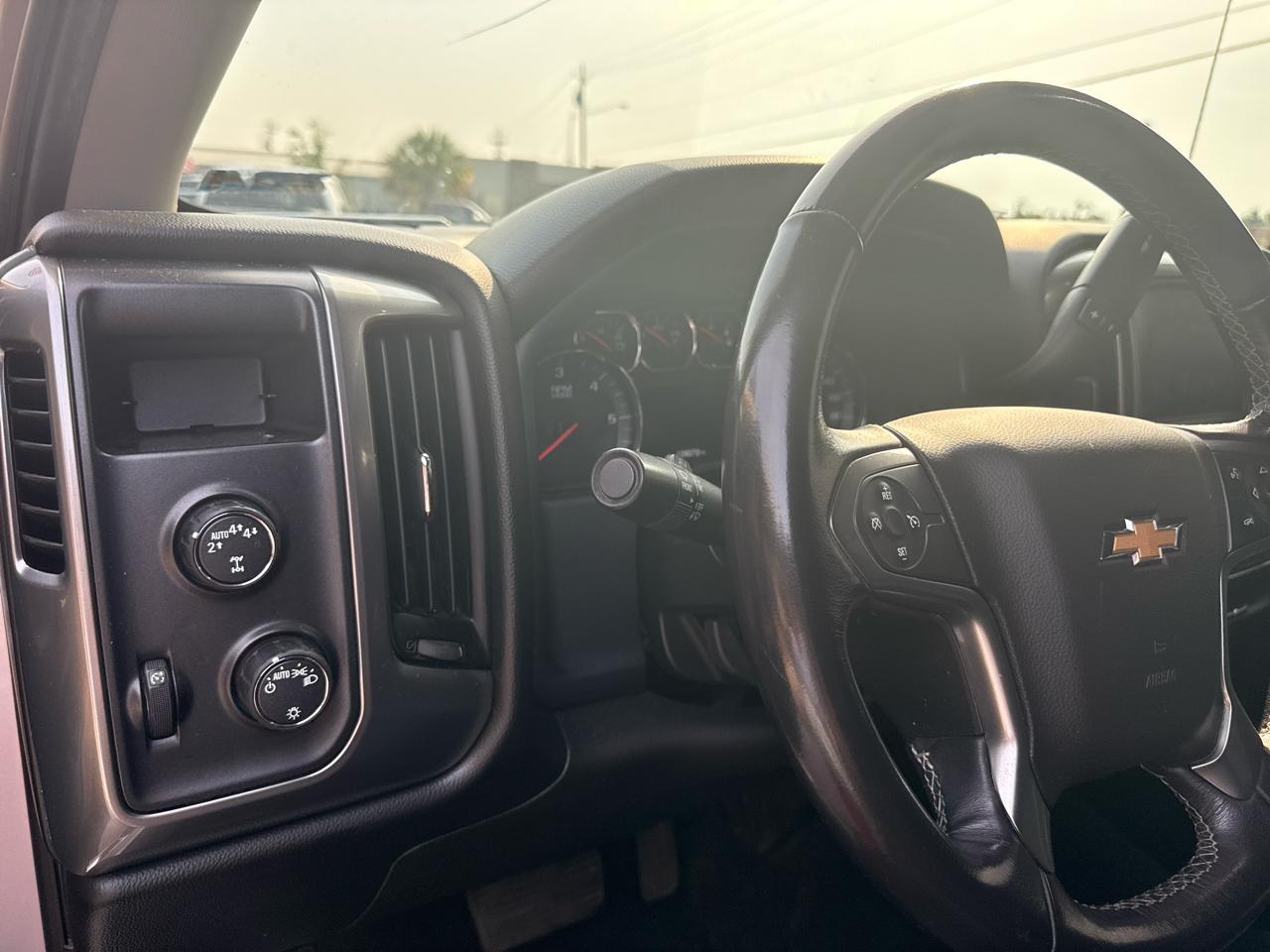 Chevrolet Silverado 1500 4WD Crew Cab 143.5" LT w/1LT 2018