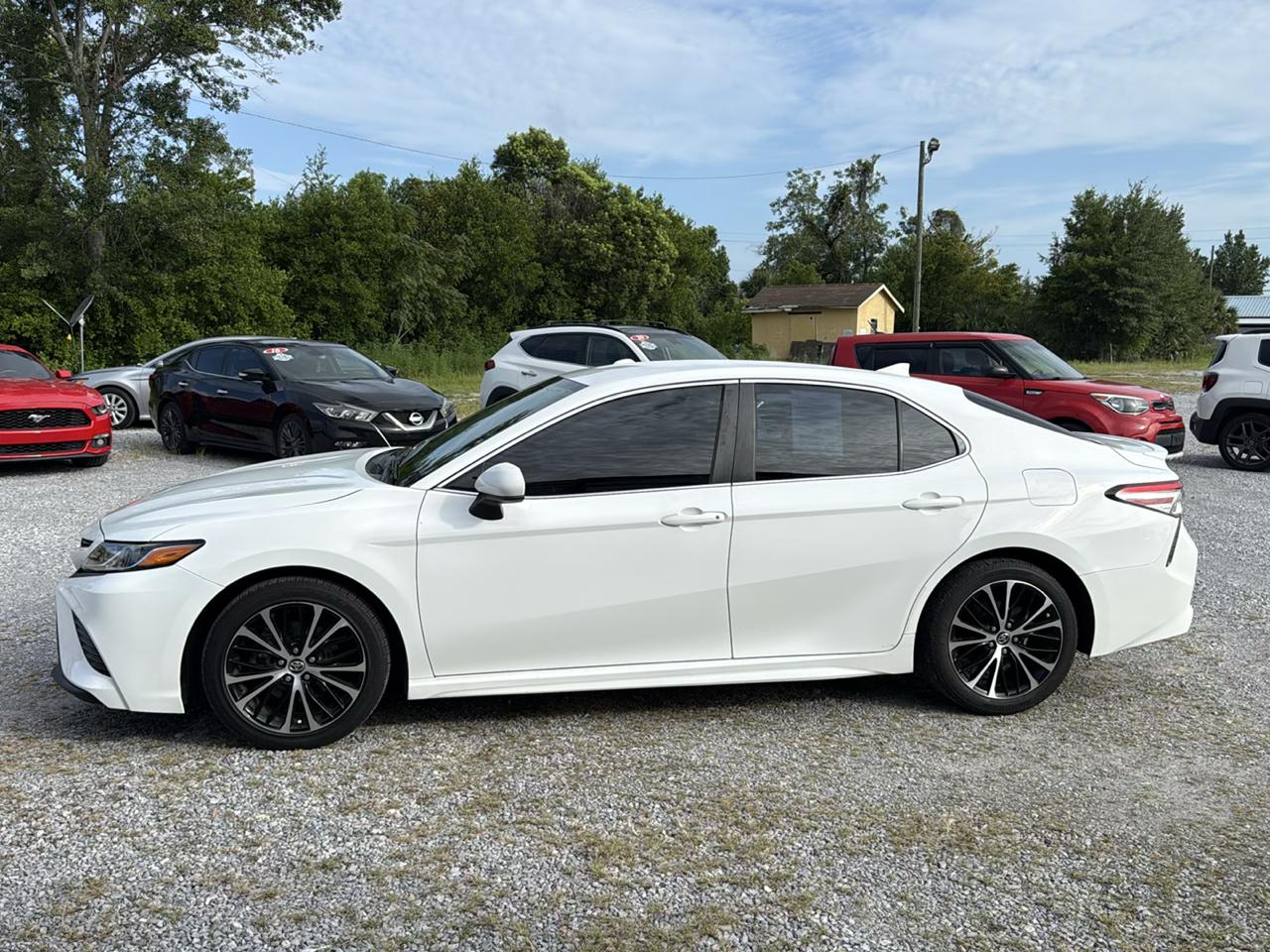 Toyota Camry SE Auto (Natl) 2020