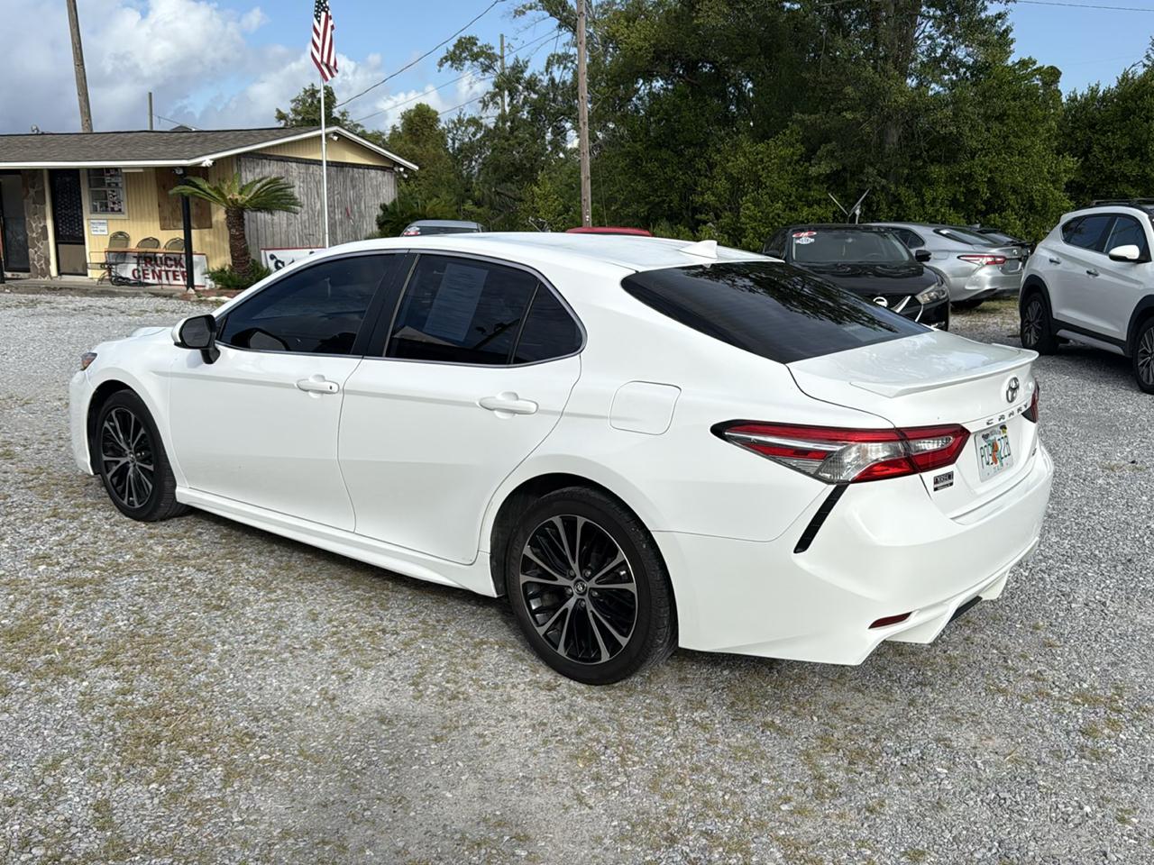 Toyota Camry SE Auto (Natl) 2020