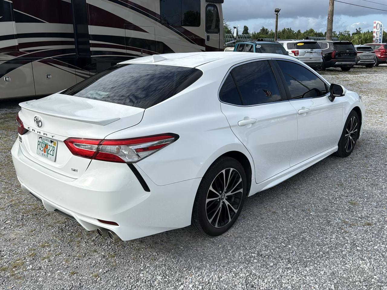 Toyota Camry SE Auto (Natl) 2020