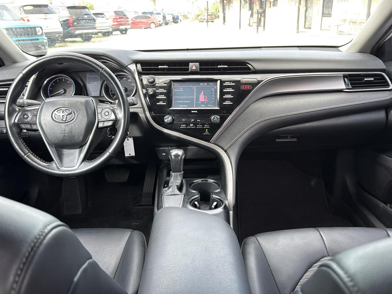 Toyota Camry SE Auto (Natl) 2020