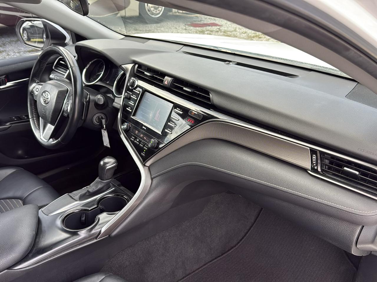 Toyota Camry SE Auto (Natl) 2020
