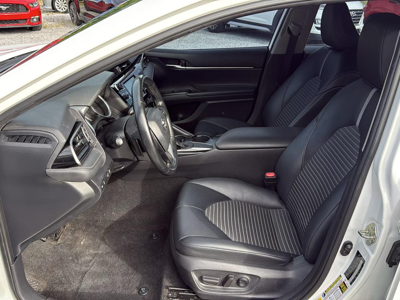 Toyota Camry SE Auto (Natl) 2020