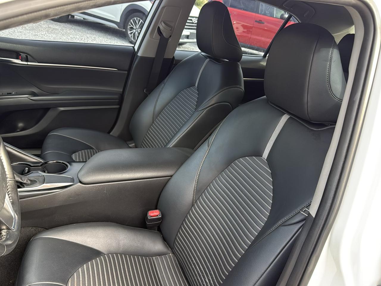 Toyota Camry SE Auto (Natl) 2020