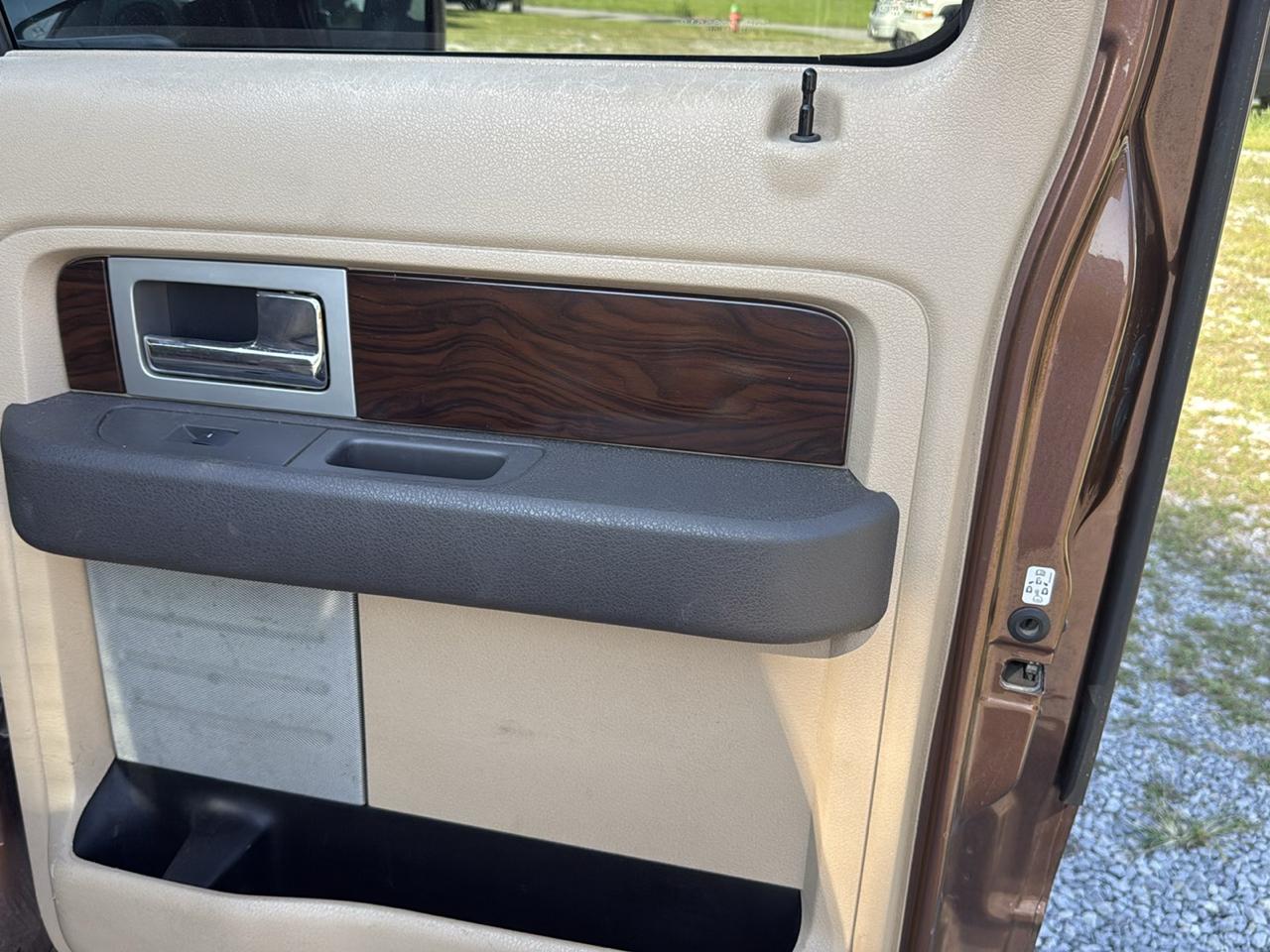 Ford F-150 4WD SuperCrew 145" Lariat 2012