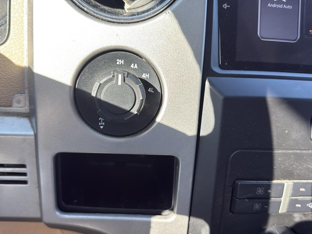 Ford F-150 4WD SuperCrew 145" Lariat 2012