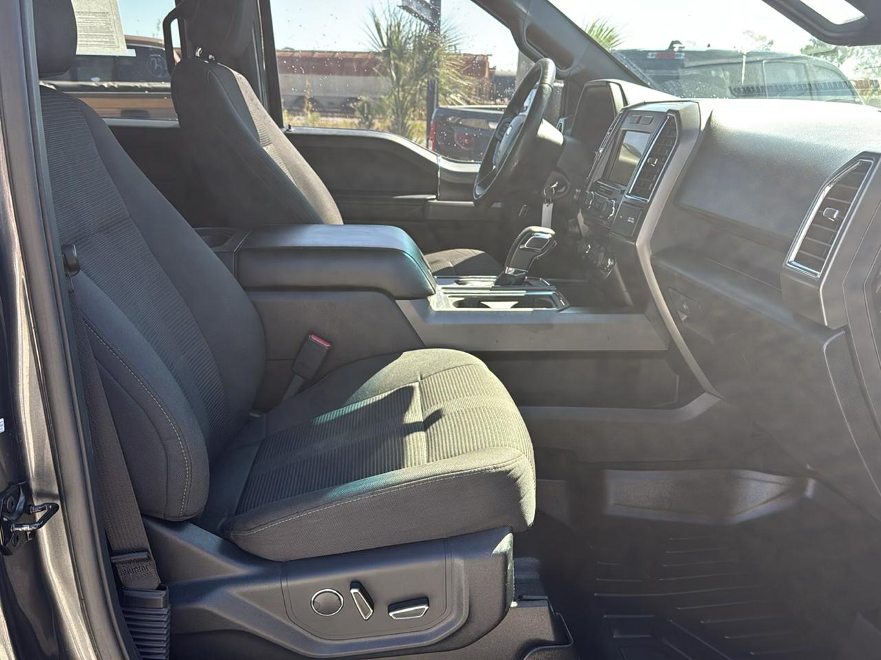 Ford F-150 4WD SuperCrew 145" XLT 2016