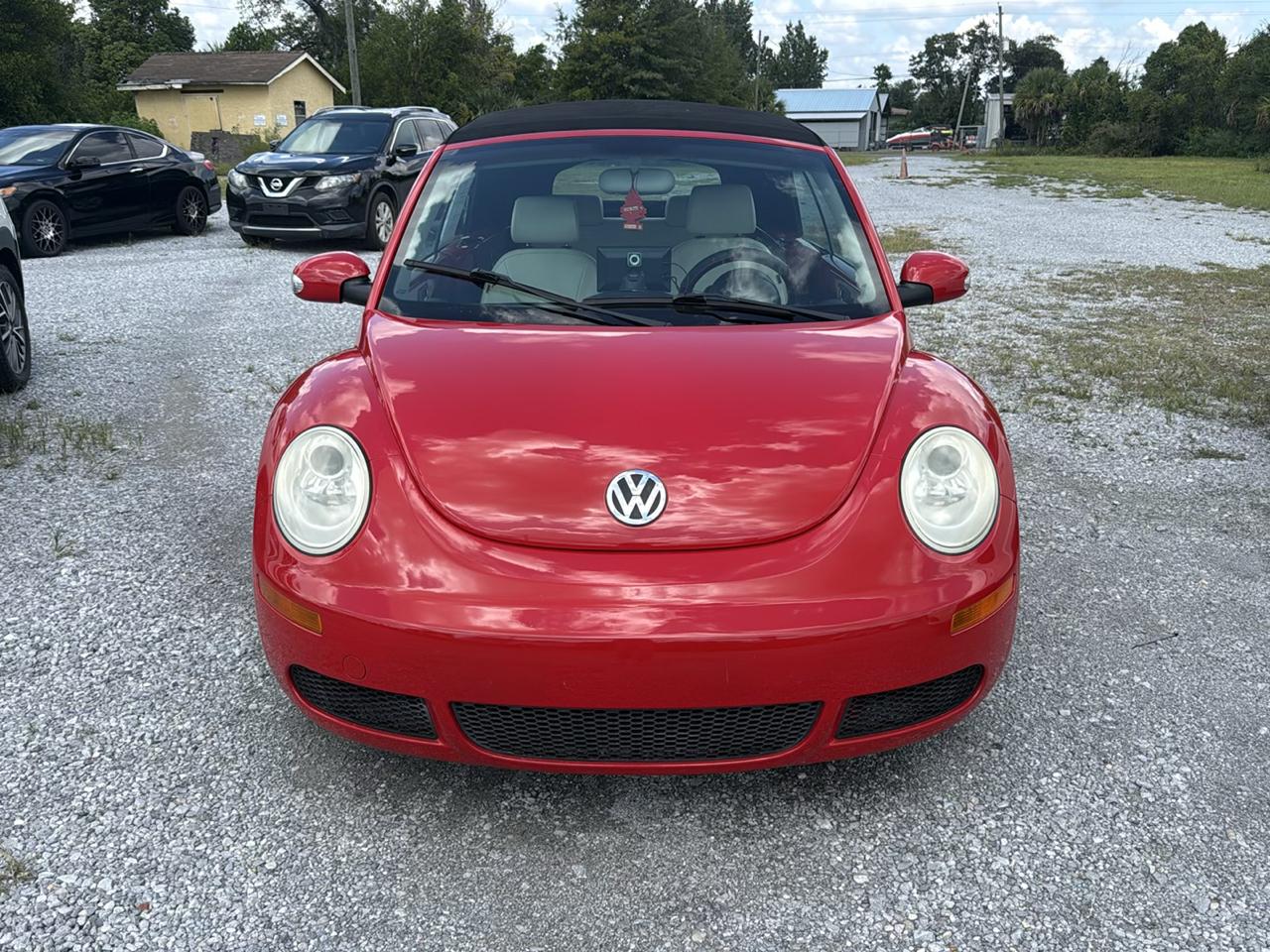 Volkswagen New Beetle Convertible 2dr Auto 2010