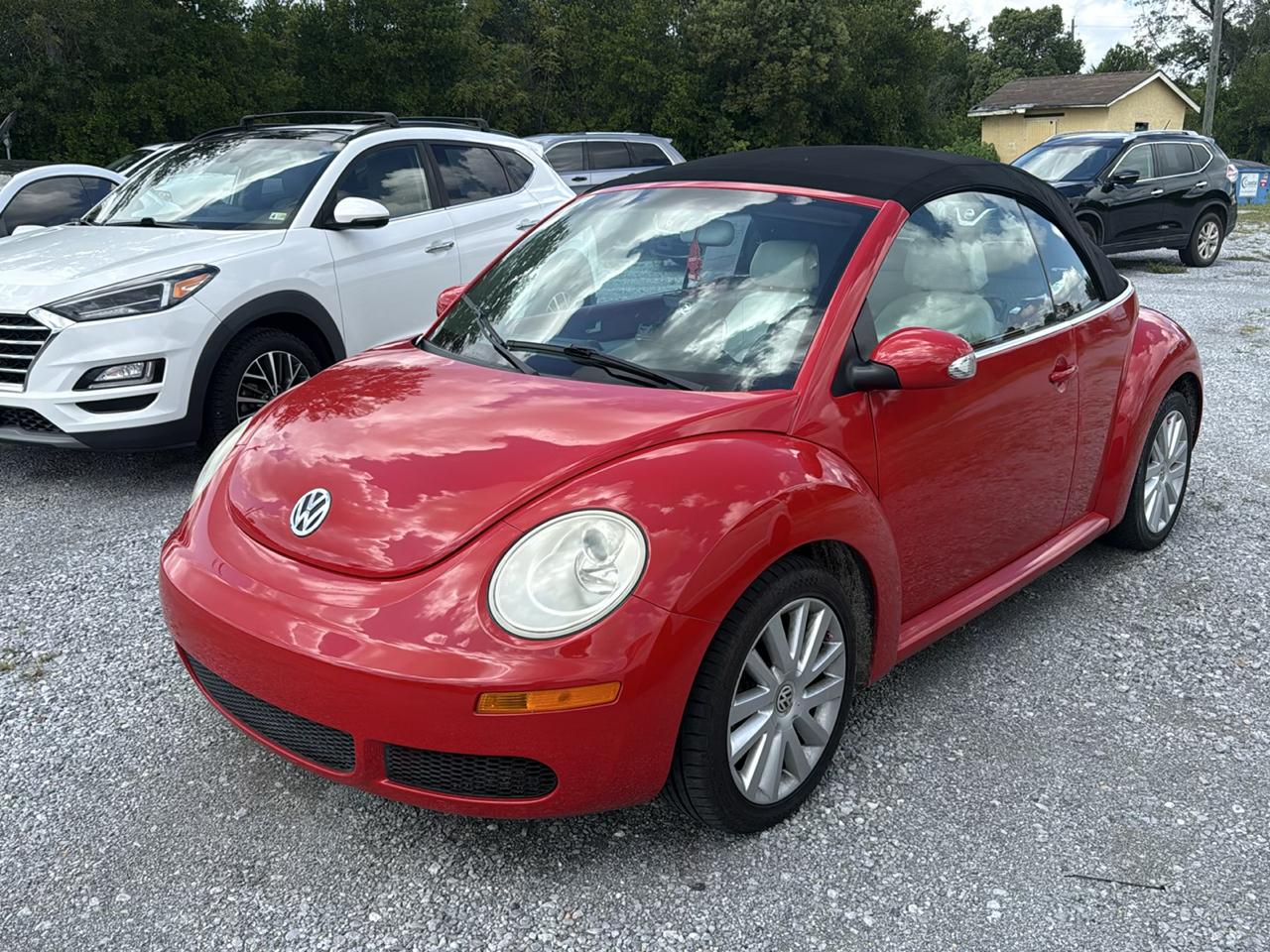 Volkswagen New Beetle Convertible 2dr Auto 2010