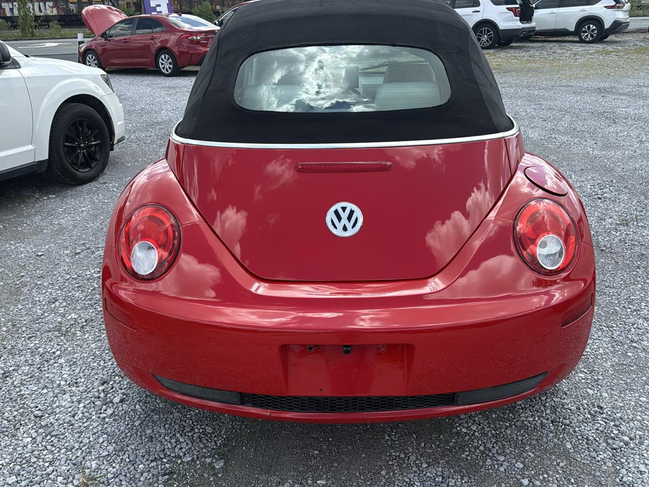 Volkswagen New Beetle Convertible 2dr Auto 2010
