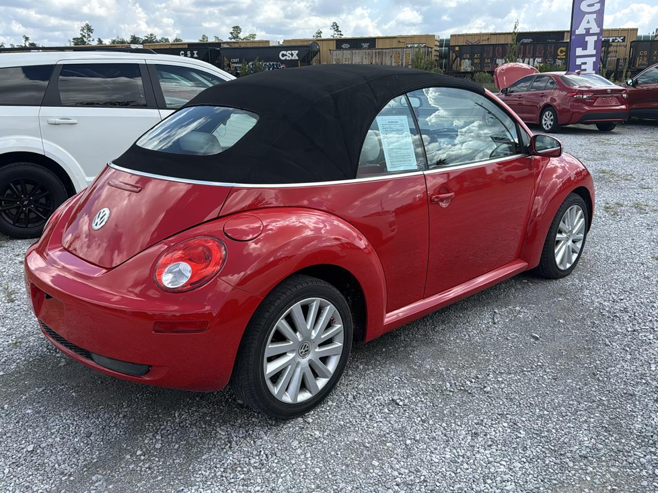 Volkswagen New Beetle Convertible 2dr Auto 2010