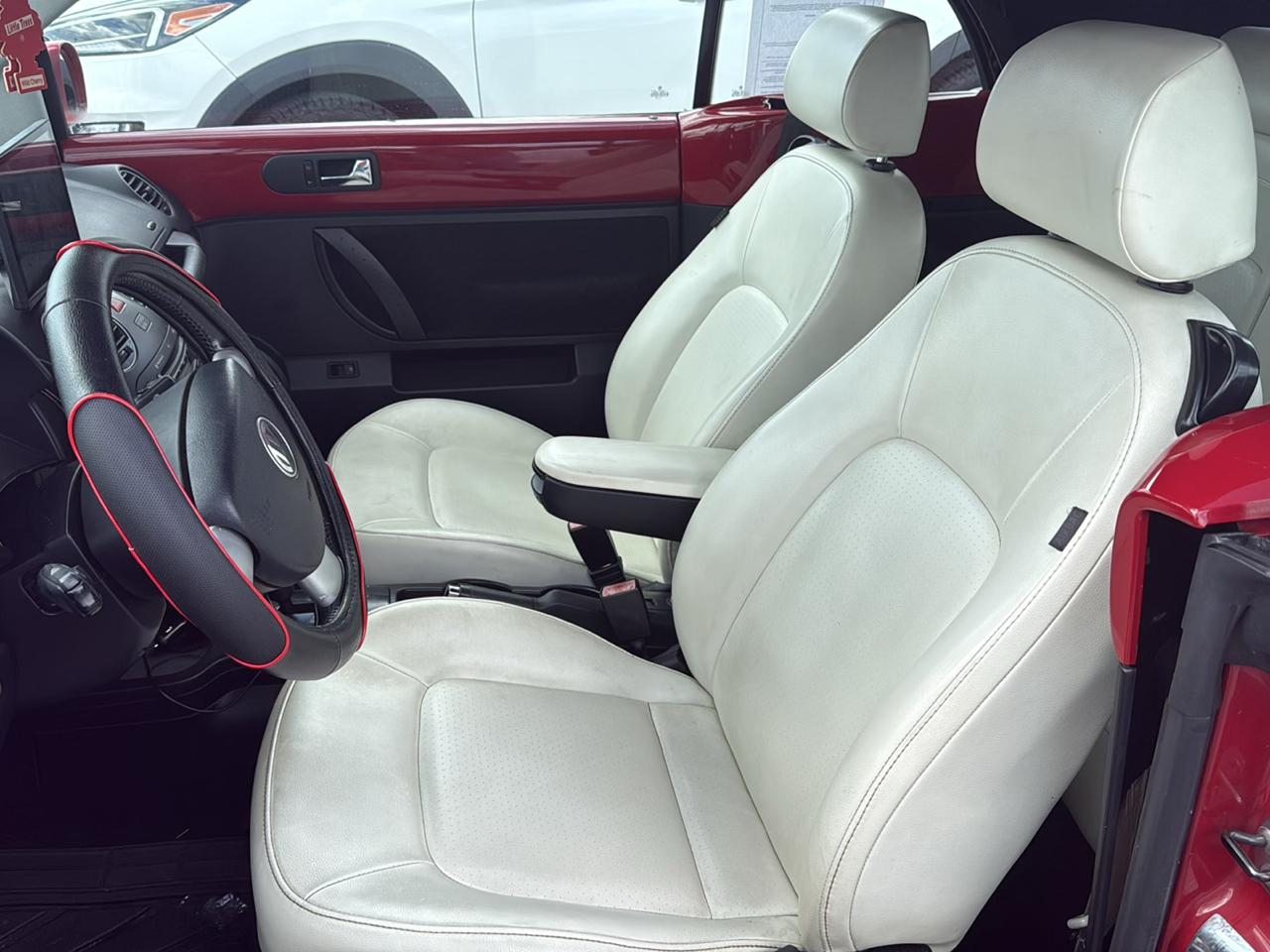Volkswagen New Beetle Convertible 2dr Auto 2010