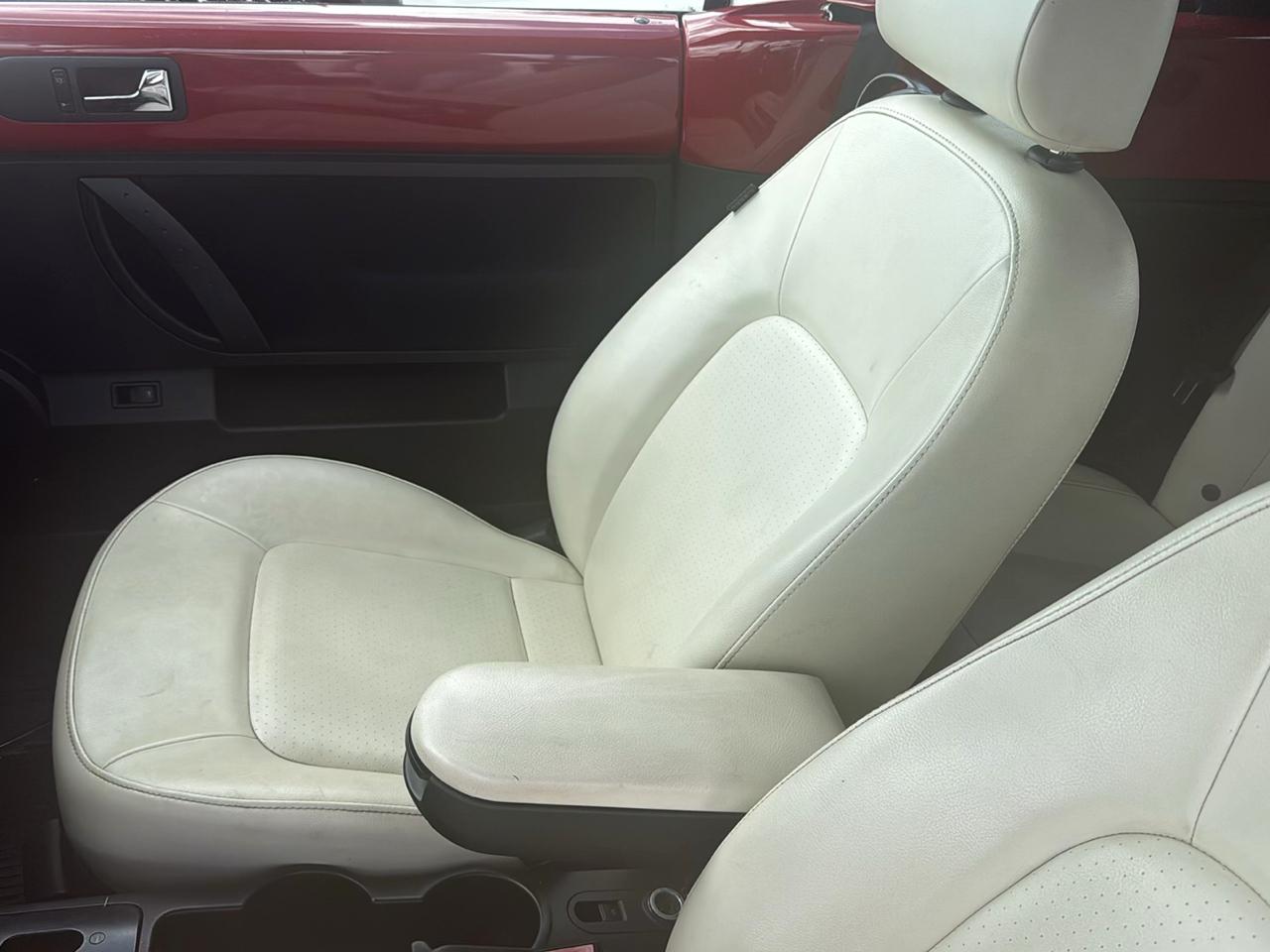 Volkswagen New Beetle Convertible 2dr Auto 2010