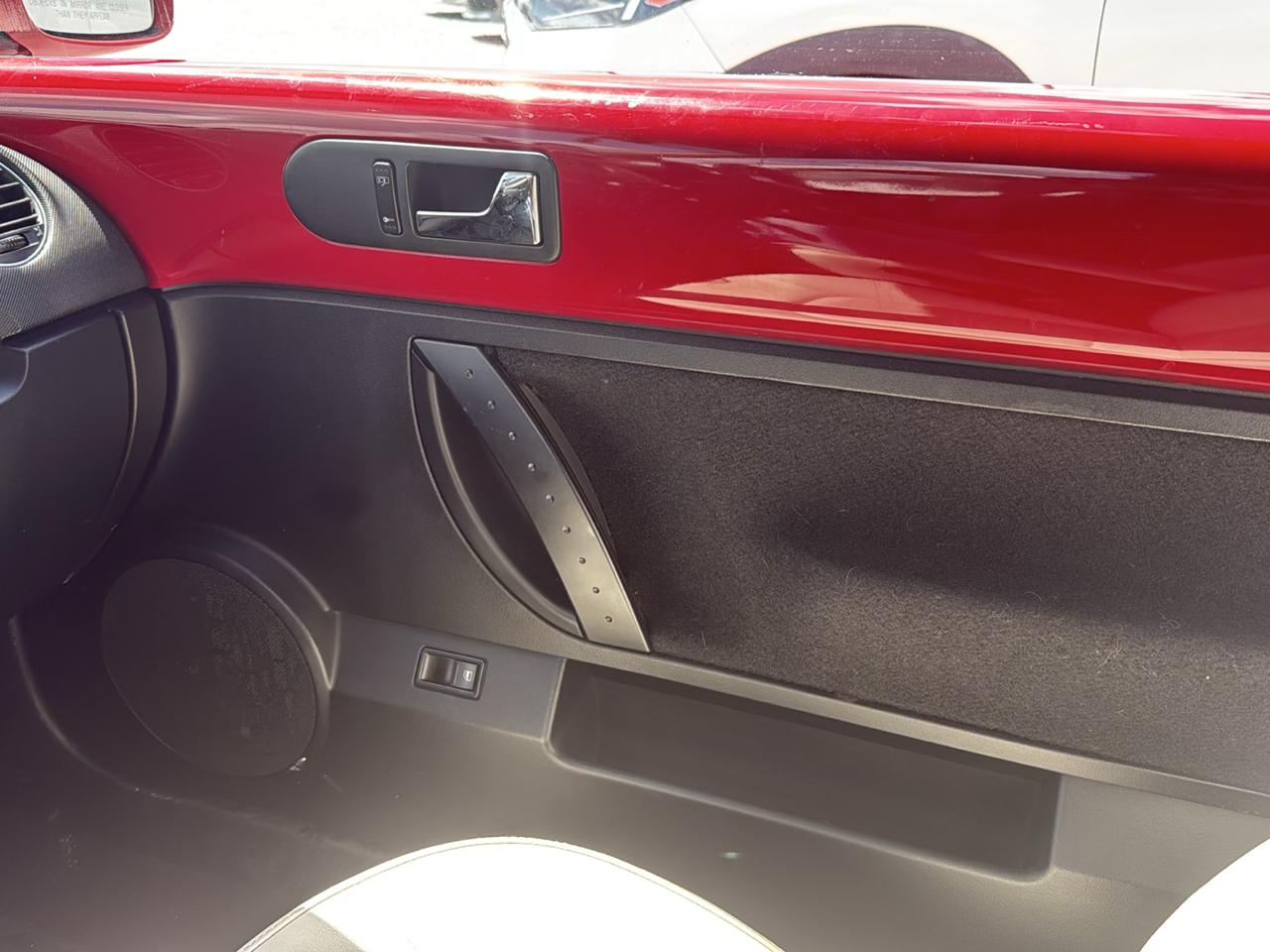 Volkswagen New Beetle Convertible 2dr Auto 2010