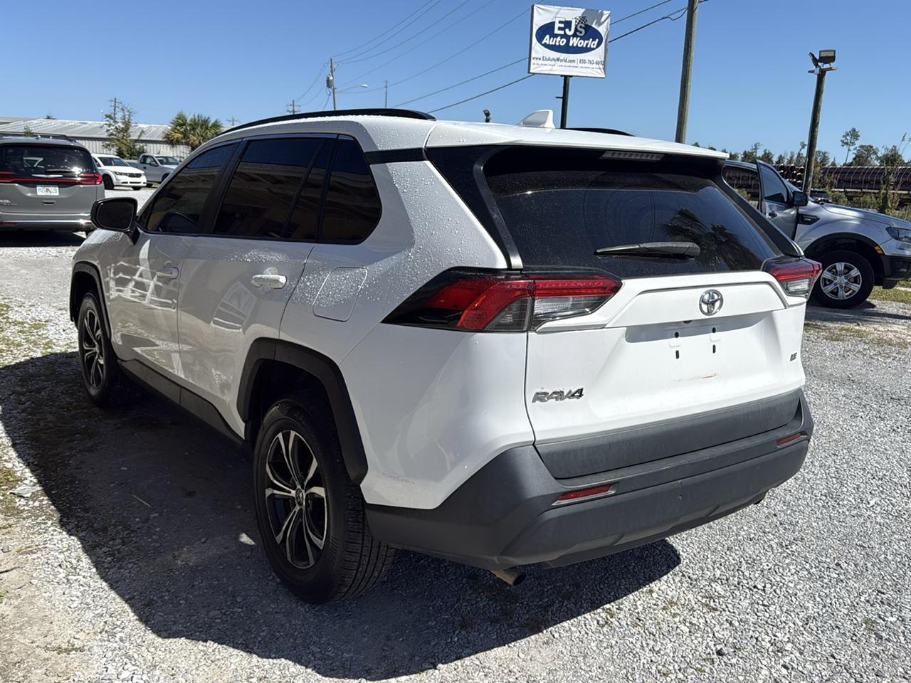Toyota RAV4 LE FWD (Natl) 2020
