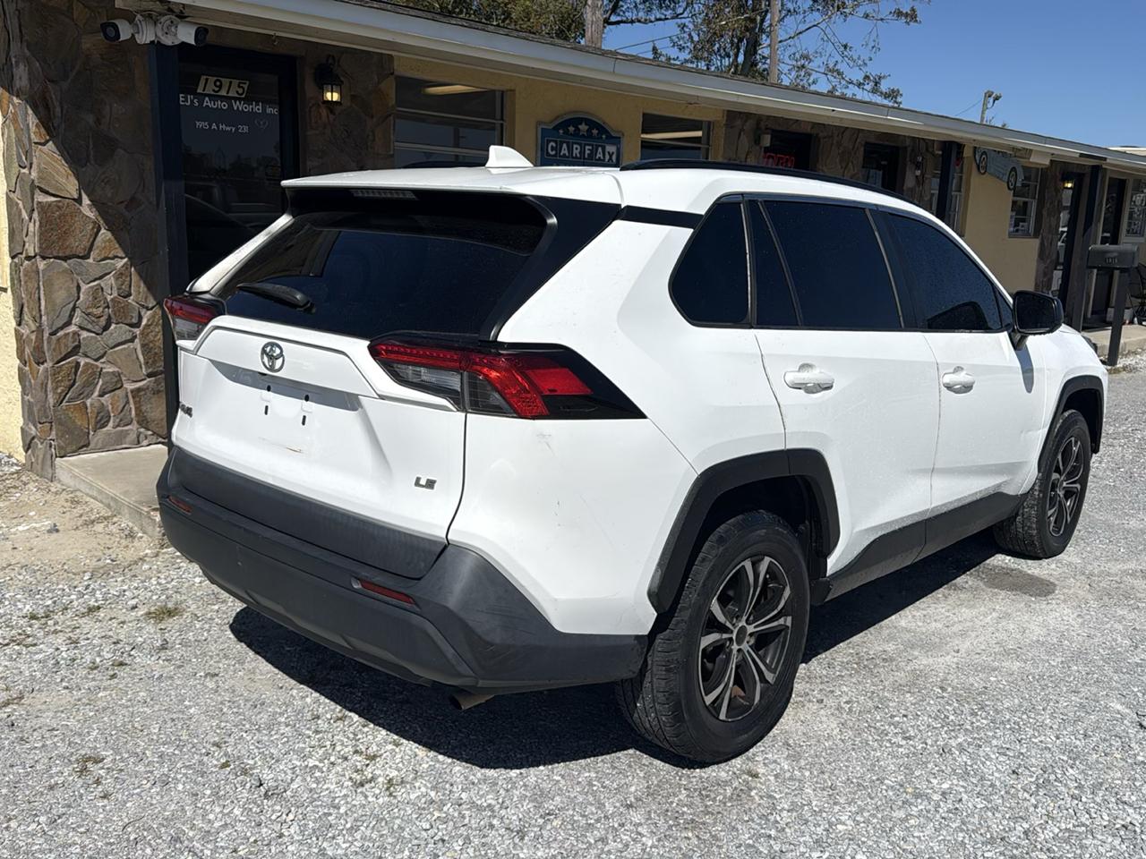 Toyota RAV4 LE FWD (Natl) 2020