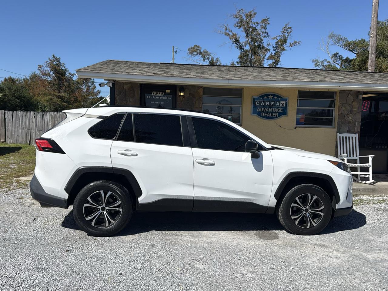Toyota RAV4 LE FWD (Natl) 2020