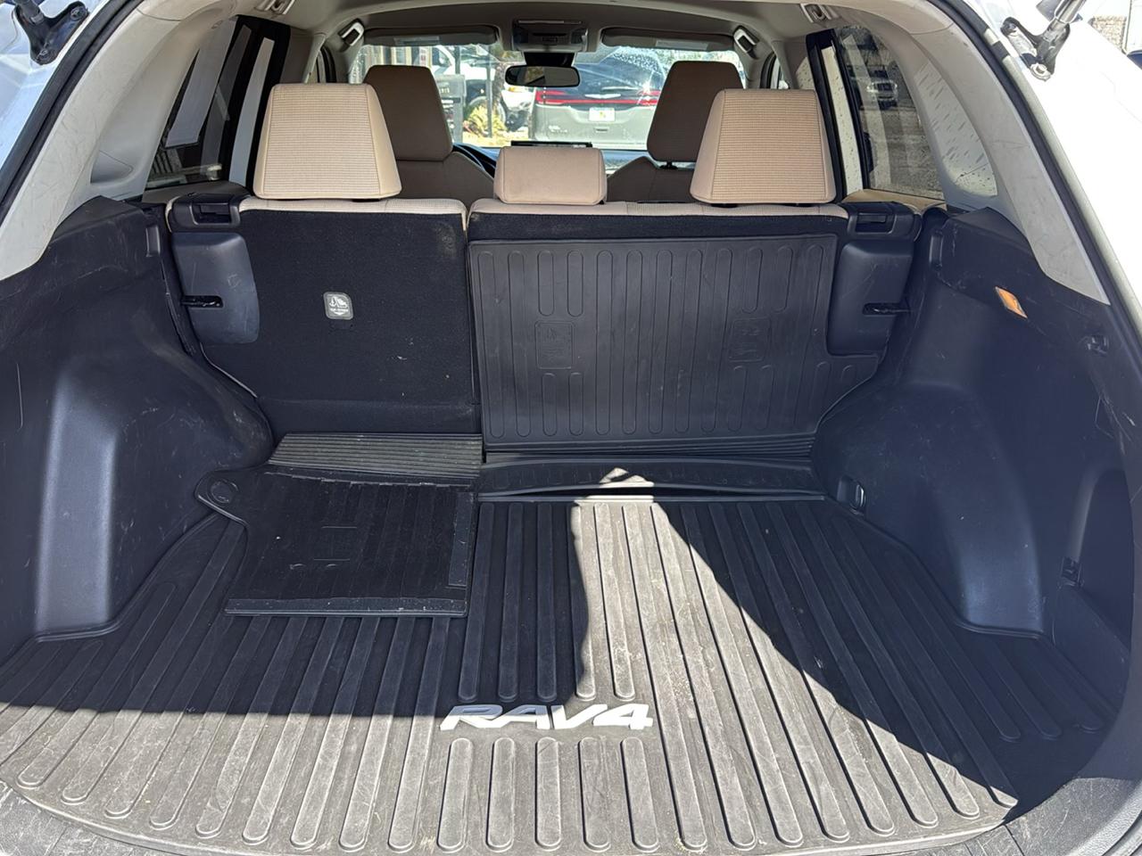 Toyota RAV4 LE FWD (Natl) 2020