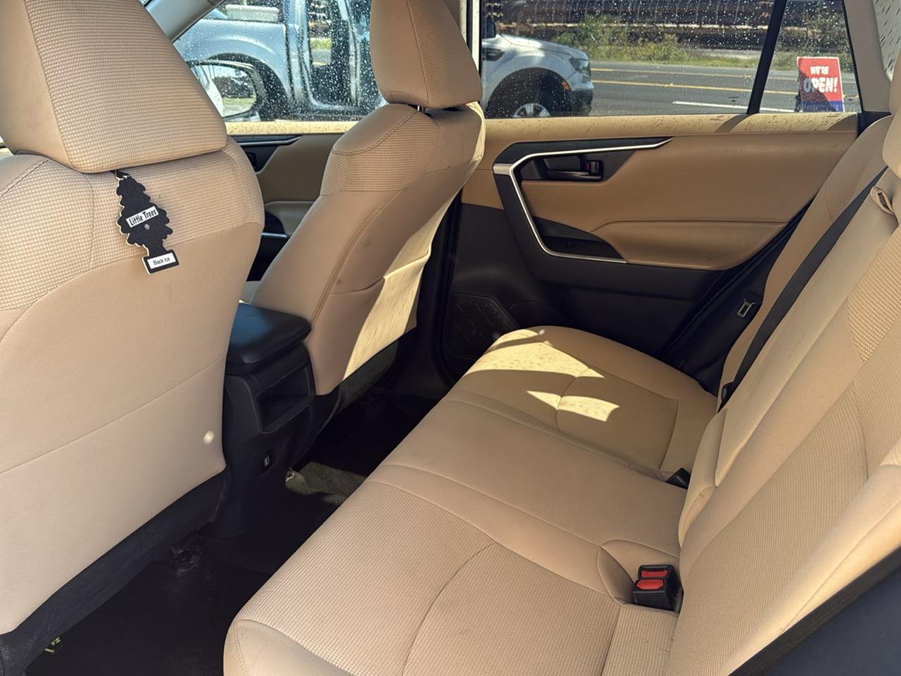 Toyota RAV4 LE FWD (Natl) 2020
