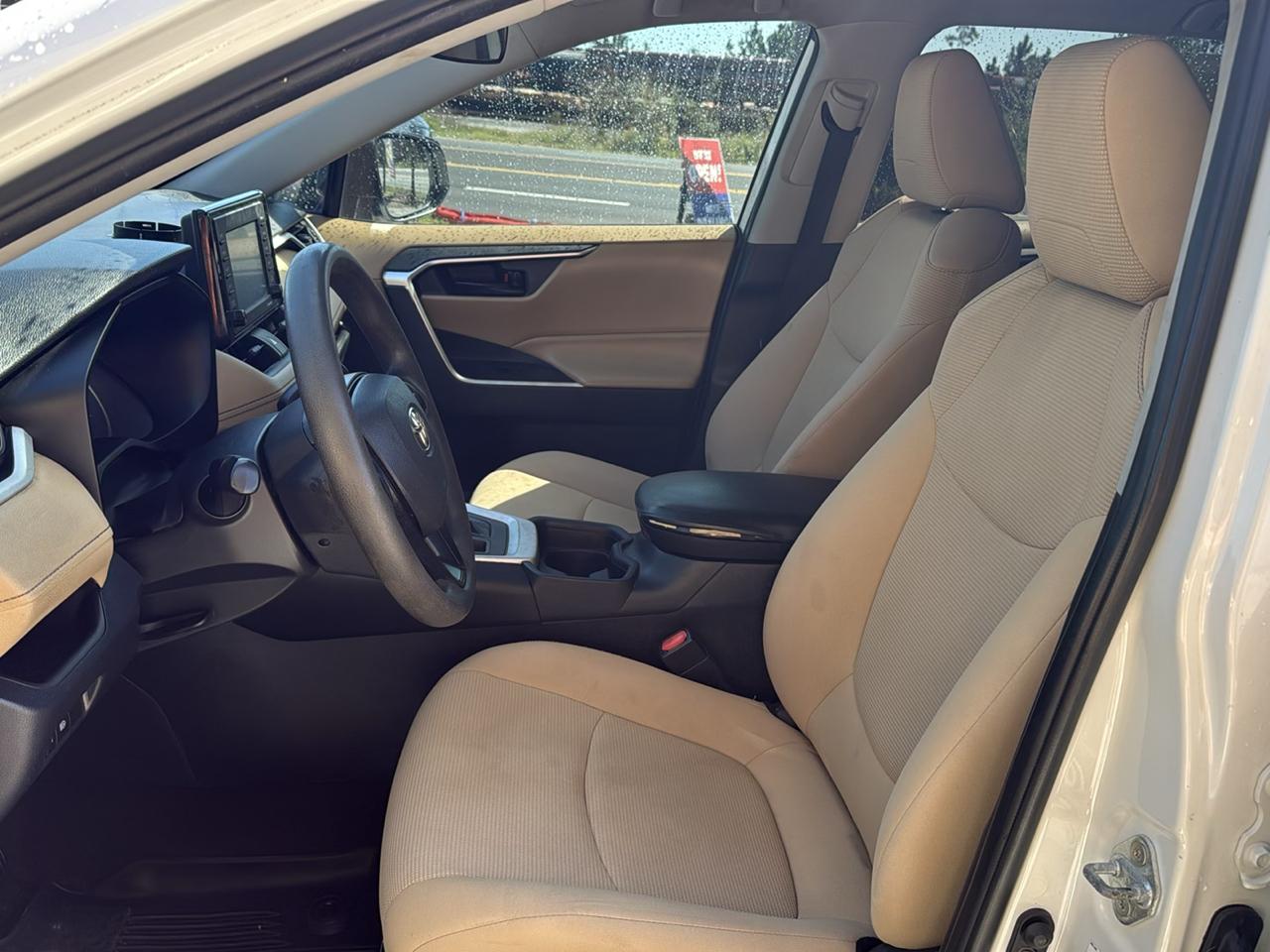 Toyota RAV4 LE FWD (Natl) 2020