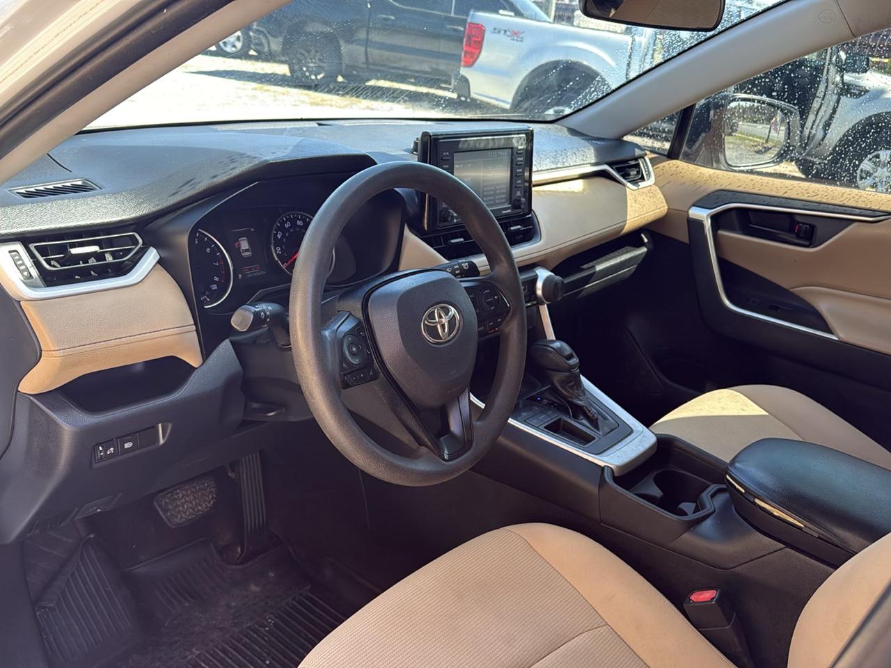 Toyota RAV4 LE FWD (Natl) 2020