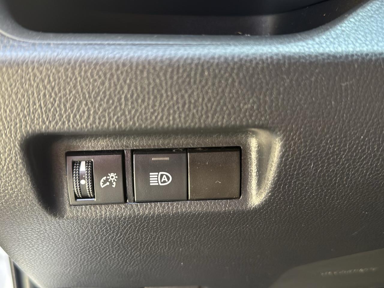 Toyota RAV4 LE FWD (Natl) 2020
