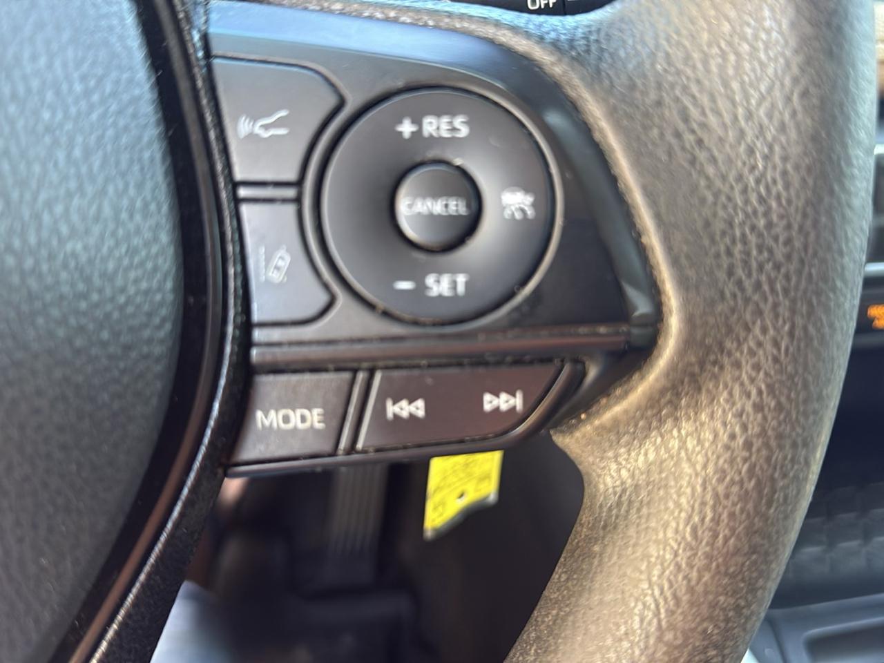 Toyota RAV4 LE FWD (Natl) 2020