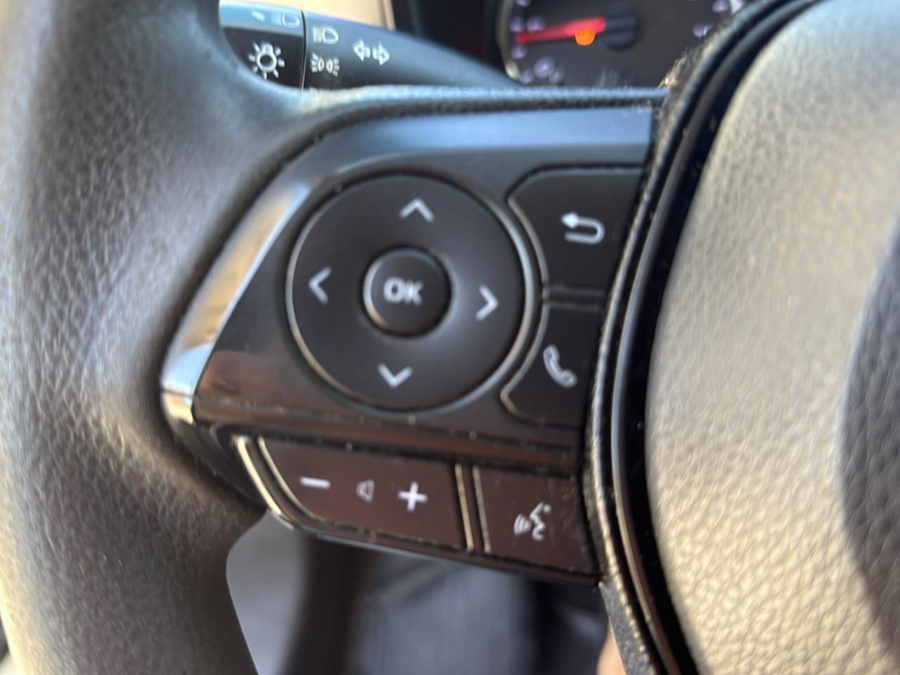 Toyota RAV4 LE FWD (Natl) 2020