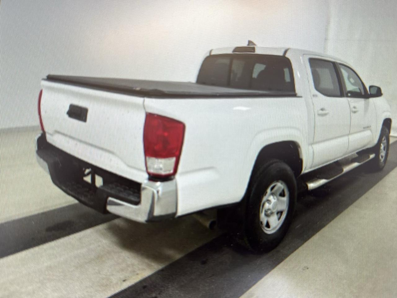 Toyota Tacoma SR5 Double Cab 5' Bed I4 4x2 AT (Natl) 2017