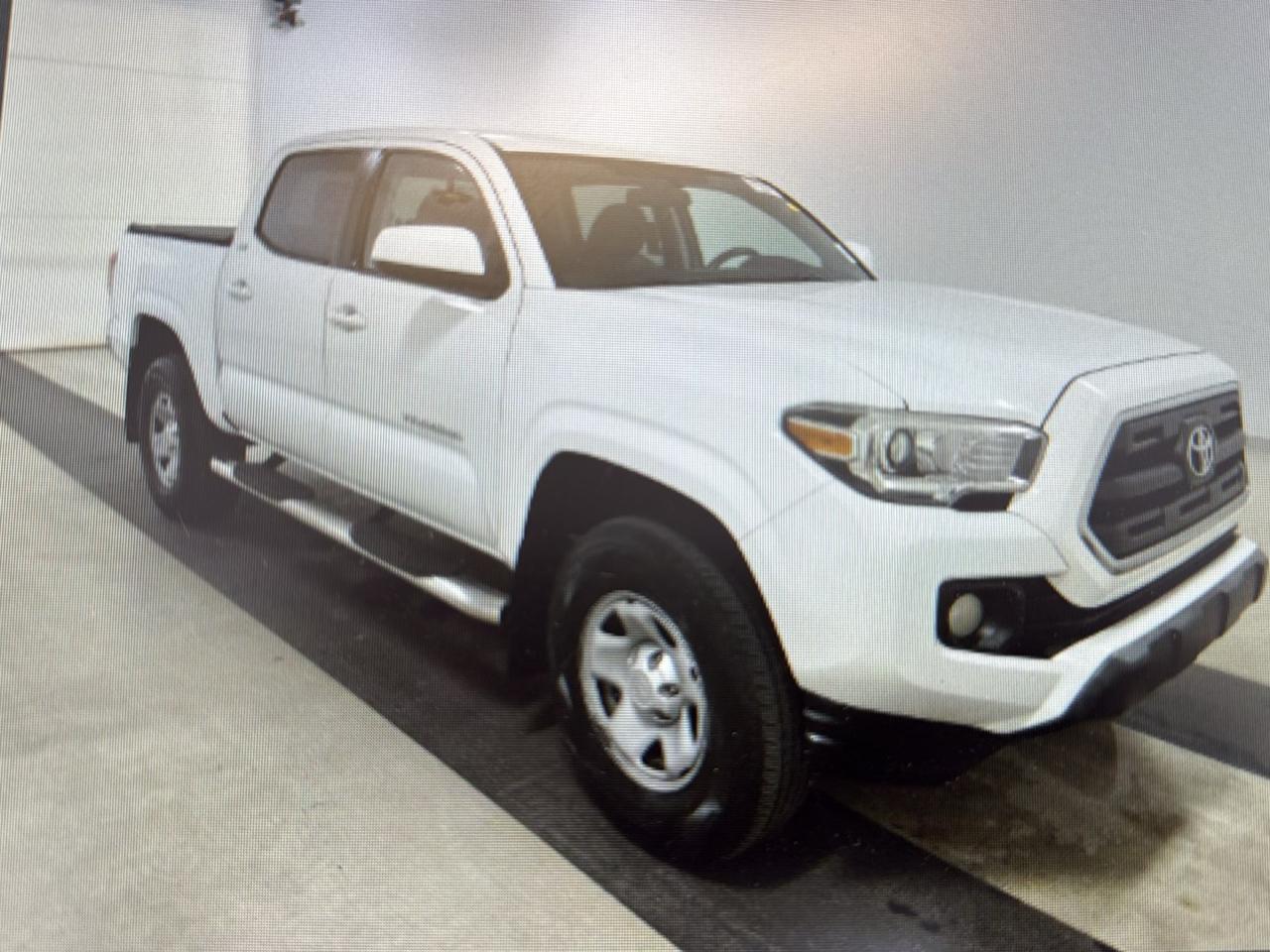 Toyota Tacoma SR5 Double Cab 5' Bed I4 4x2 AT (Natl) 2017