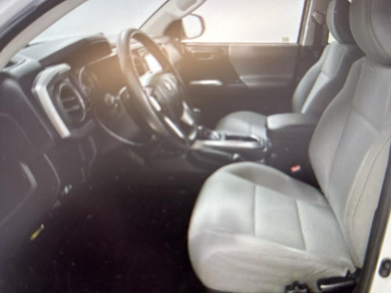 Toyota Tacoma SR5 Double Cab 5' Bed I4 4x2 AT (Natl) 2017