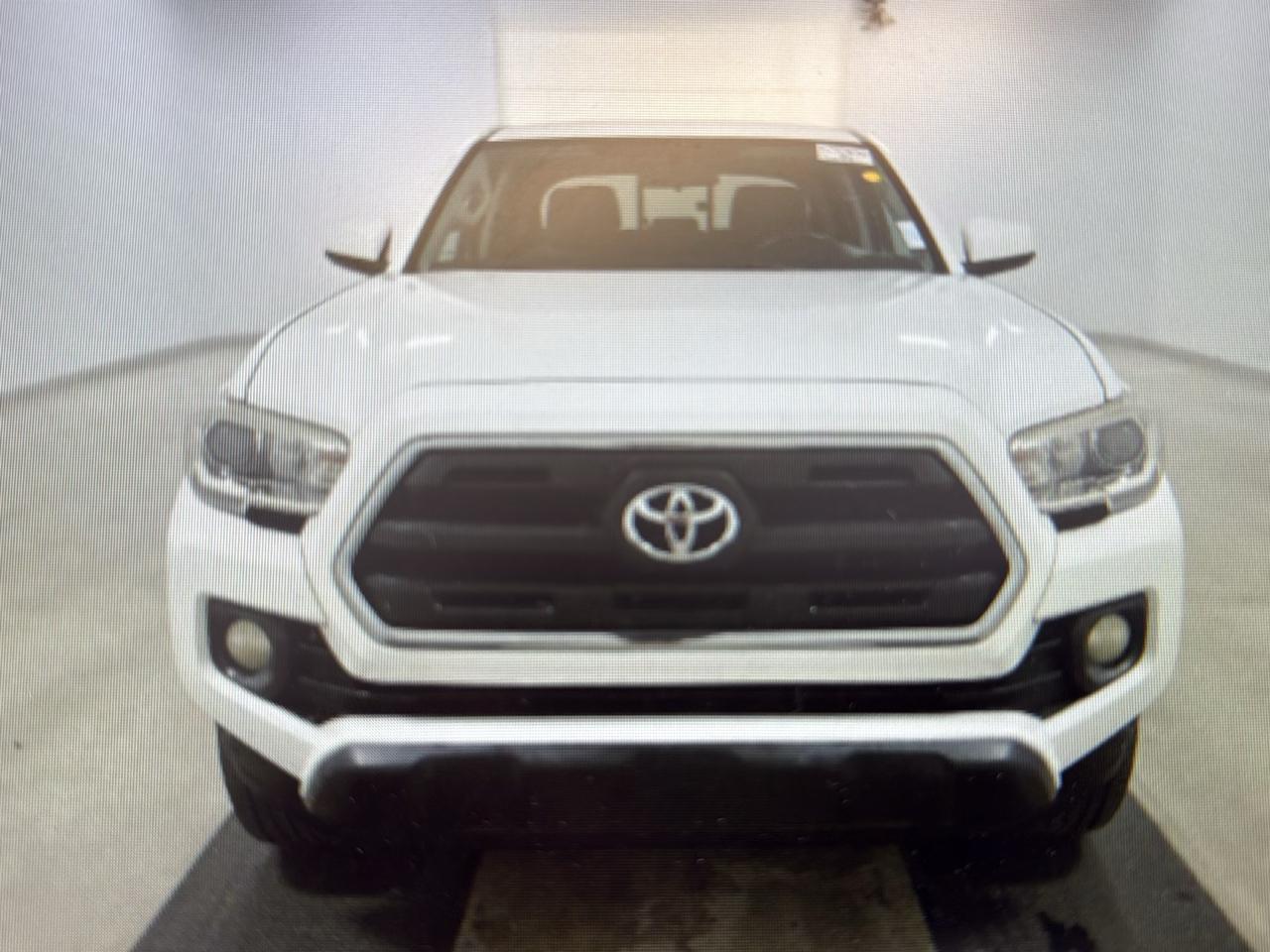 Toyota Tacoma SR5 Double Cab 5' Bed I4 4x2 AT (Natl) 2017
