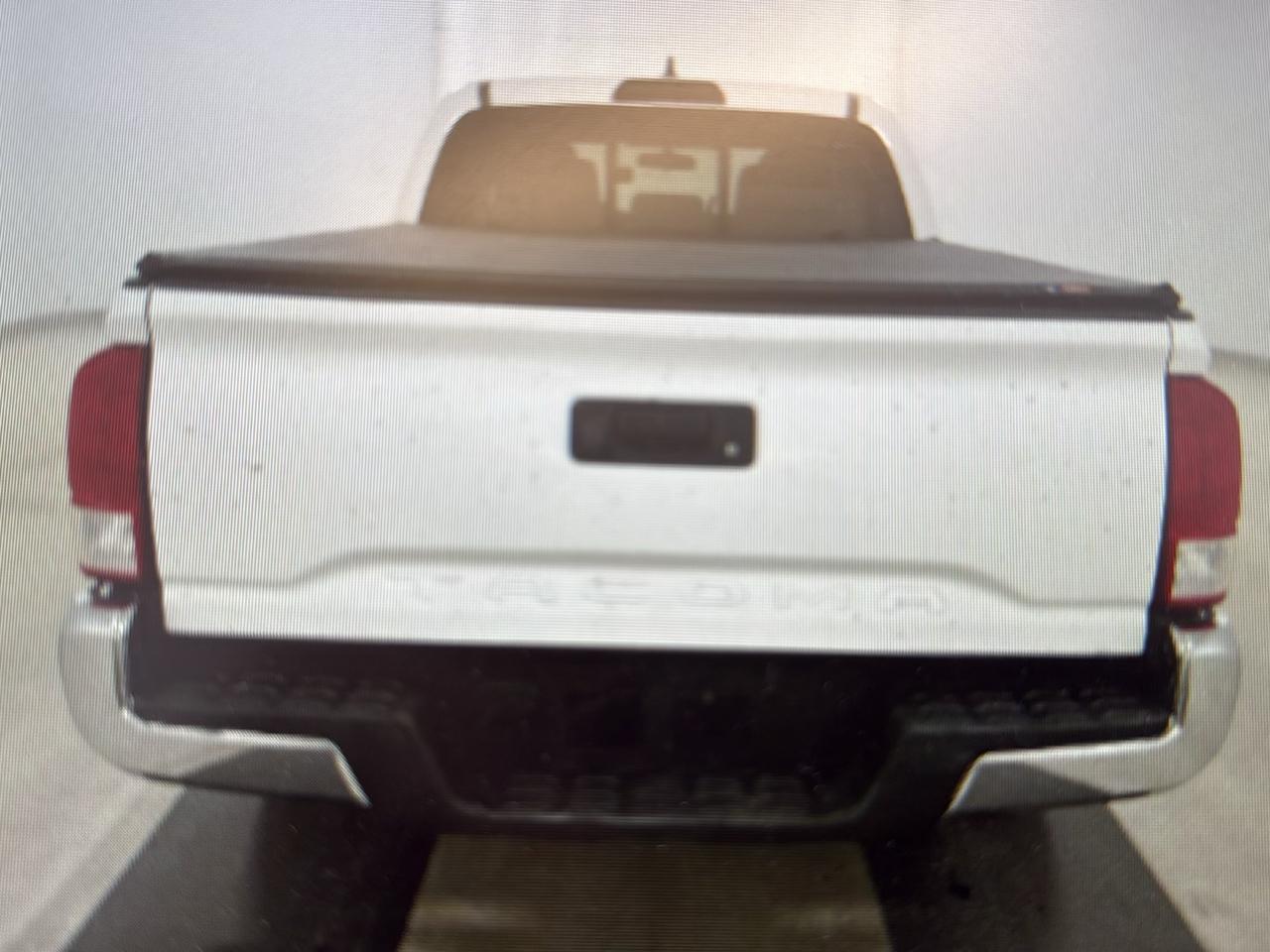 Toyota Tacoma SR5 Double Cab 5' Bed I4 4x2 AT (Natl) 2017