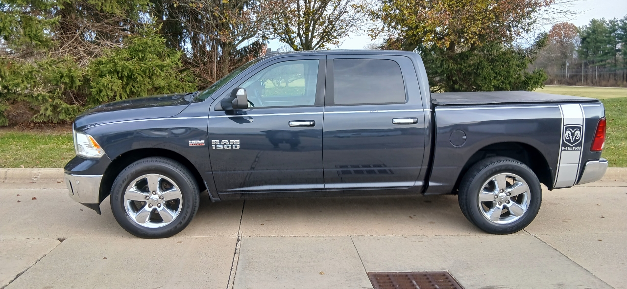 RAM 1500 SLT Quad Cab 4WD 2017