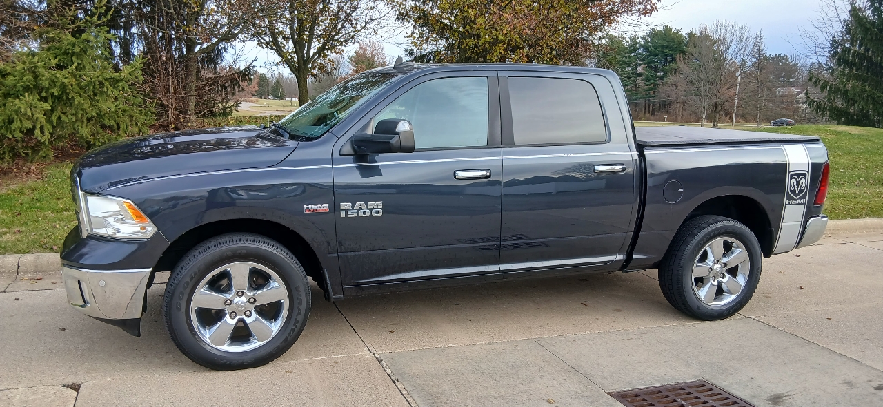 RAM 1500 SLT Quad Cab 4WD 2017