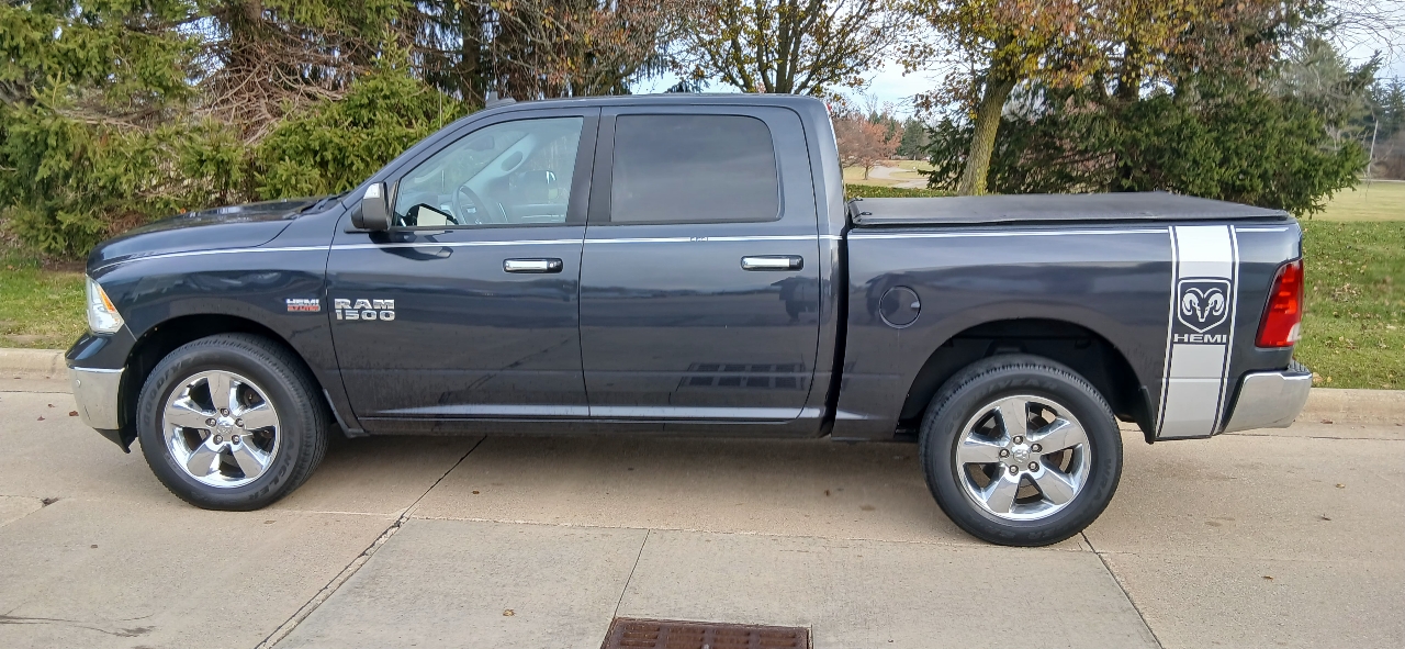 RAM 1500 SLT Quad Cab 4WD 2017