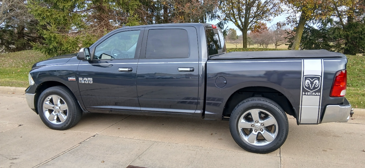 RAM 1500 SLT Quad Cab 4WD 2017