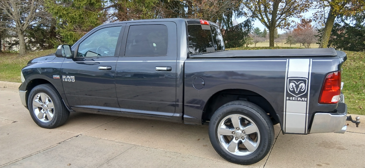 RAM 1500 SLT Quad Cab 4WD 2017