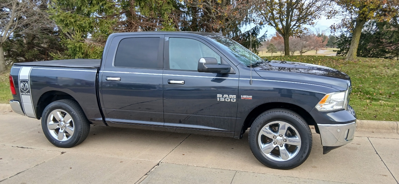 RAM 1500 SLT Quad Cab 4WD 2017
