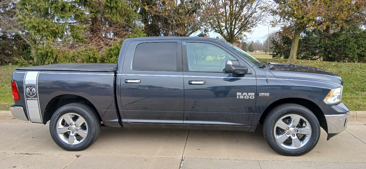 RAM 1500 SLT Quad Cab 4WD 2017
